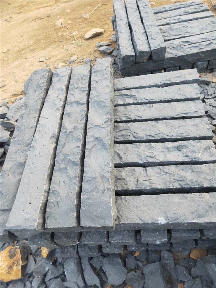 grey basalt natural kerbs cobbles for paving  (3)